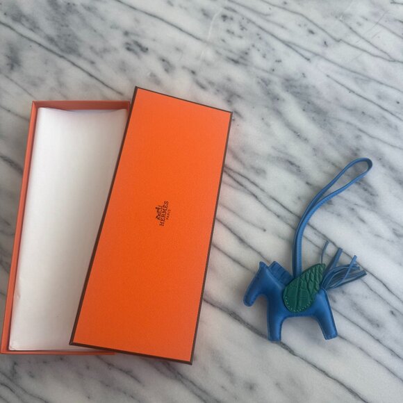 🇫🇷 - Hermes: Blue & Green Pegasus Leather Bag Charm with Crocodile Skin Wing. - Picture 1 of 4